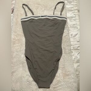 SKIMS Fits Everybody Logo Square Neck Bodysuit ~ Smoke ~ Sz Small NWOT